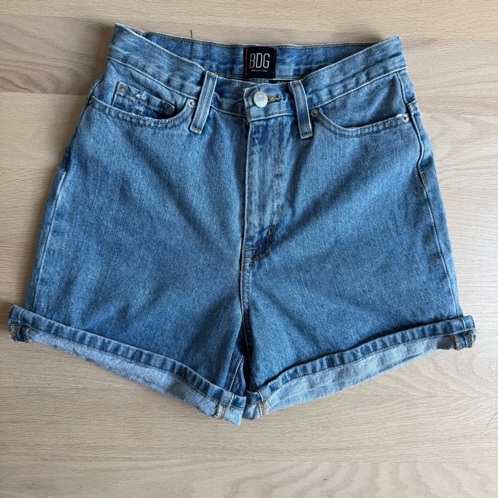 BDG Urban Outfitters High Rise Mom style‎ jean shorts size 25